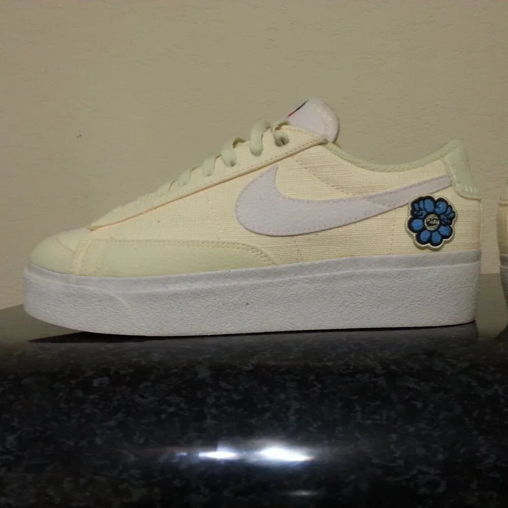 Nike Blazer Platform Shoes Next Nature Women's 9.5 Low Sneakers Yellow VNDS - Picture 1 of 14